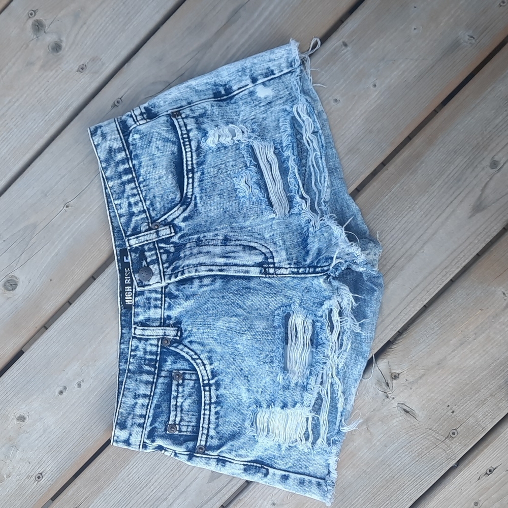 Short shorts